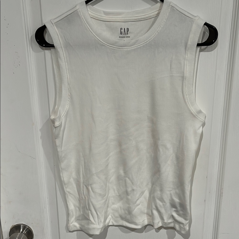 GAP White Sleeveless Muscle Tank Top